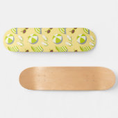 Sonnenbrille und Sonnenhut mit klarem Strandbild Skateboard (Horizontal)