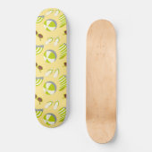 Sonnenbrille und Sonnenhut mit klarem Strandbild Skateboard (Vorderseite)