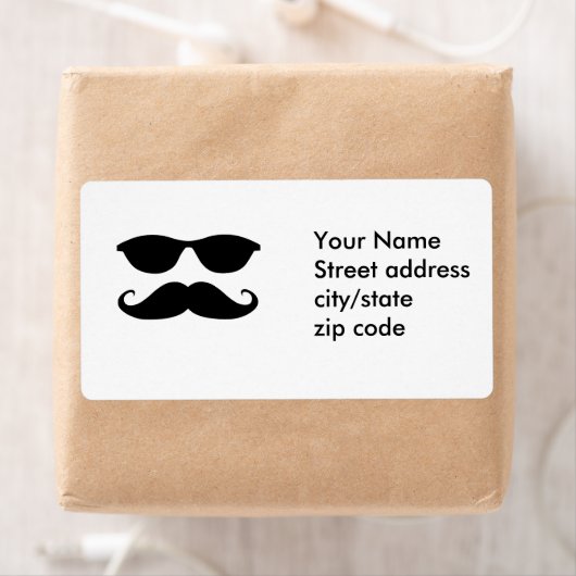 Sonnenbrille und Stache (Insitu)