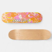 Sonnencreme: Orange, rosa und gelbe Graffiti-Herze Skateboard (Horizontal)