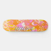 Sonnencreme: Orange, rosa und gelbe Graffiti-Herze Skateboard (Horizontal)