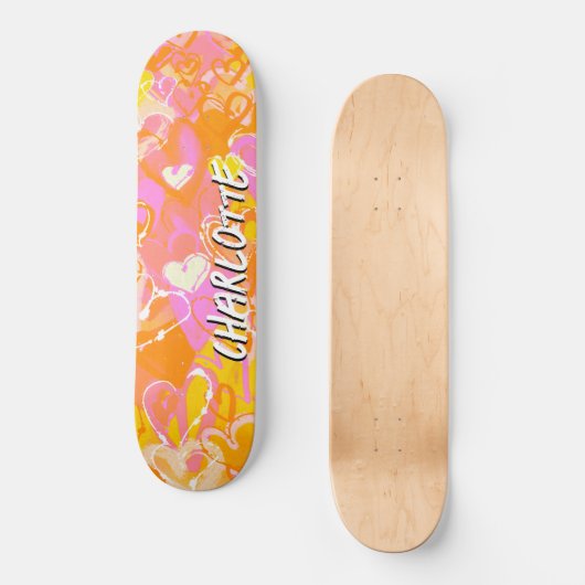 Sonnencreme: Orange, rosa und gelbe Graffiti-Herze Skateboard (Vorderseite)