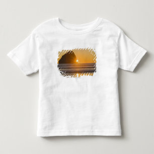 Sonnendurchbruch-und Heuschober-Felsen am Kap Kleinkind T-shirt