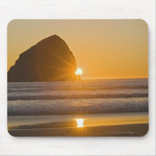 Sonnendurchbruch-und Heuschober-Felsen am Kap Mousepad