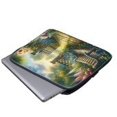 Sonnendurchflutete Gartentor-Szene Laptopschutzhülle (Vorne Knopf)