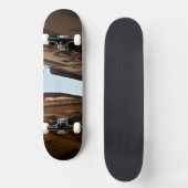 Sonnendurchflutete Straße Skateboard (Vorderseite)