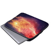 Sonnenfeuer durch das Universum Laptopschutzhülle (Vorne Knopf)