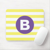 Sonnengelb gestreift mit lila Monogramm Mousepad (Mit Mouse)