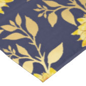 Sonnengelbe goldene Navy Sonnenblumen Blätter Must Tischdecke (Schrägansicht)