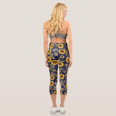 Sonnengelbe goldene Navy Sonnenblumen Leaf Wasserf Capri Leggings (Rückseite)