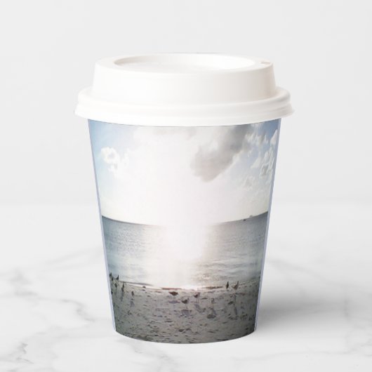 Sonnenglanz am Strand Pappbecher (Vorderseite)