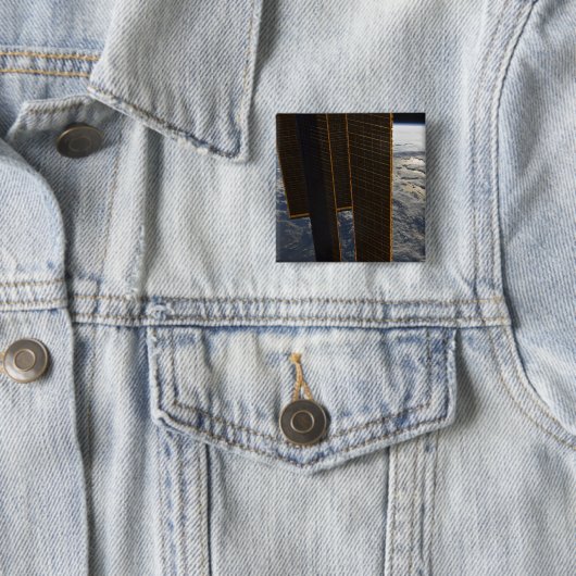 Sonnenkollektoren der Internationalen Raumstation Button (Beispiel)