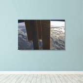 Sonnenkollektoren der Internationalen Raumstation Leinwanddruck (Insitu (Holzboden))