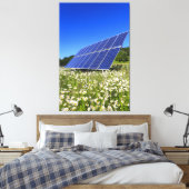 Sonnenkollektoren und grüne Wiese Leinwanddruck (Insitu (Schlafzimmer))