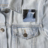 Sonnenlicht auf Wasserfällen auf der Seite eines Button (Beispiel)