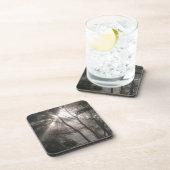 Sonnenlicht durch Bäume dunkles Wald Getränkeuntersetzer (Rechte Seite)