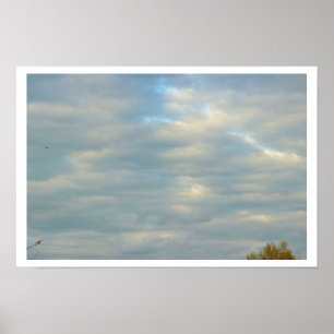 Sonnenlicht durch das Wolkenplakat pinkeln Poster