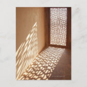 Sonnenlicht durch dekorative Fenster Postkarte (Vorderseite)
