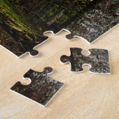 Sonnenlicht durch die Bäume in einem Bergwald Puzzle (Seite)