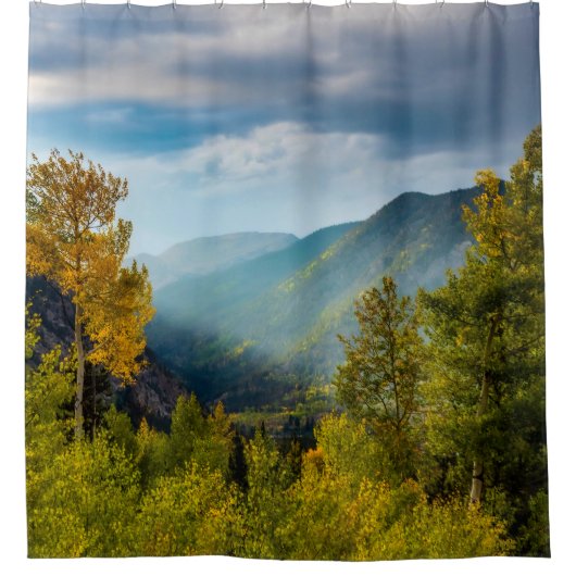 Sonnenlicht // Herbstfarbenwald Duschvorhang (Vorderseite)