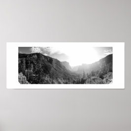 Sonnenlicht im Tal Panorama Schwarz-Weiß Poster