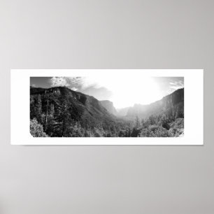 Sonnenlicht im Tal Panorama Schwarz-Weiß Poster