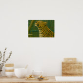 Sonnenlicht - Ruhender Leopard im Waldlicht Poster (Küche)