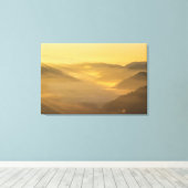 Sonnenlicht strahlt am Nebel Leinwanddruck (Insitu (Holzboden))