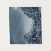 Sonnenlicht und dunkle Wolken über schneebedeckten Wandteppich (Vorderseite)