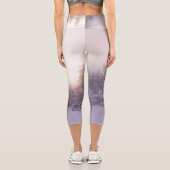Sonnenlicht und Fichtenwald Capri Leggings (Rückseite)
