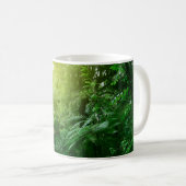Sonnenlichtes Baumdach im tropischen Dschungel Kaffeetasse (VorderseiteRechts)