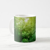 Sonnenlichtes Baumdach im tropischen Dschungel Kaffeetasse (Vorderseite Links)