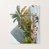 Sonnenliegen am Strand in der Nähe der Pitons in S Puzzle (Vertikal)