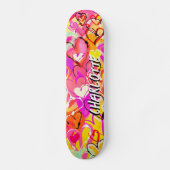 Sonnenschein Bliss: Gelb und rosa Graffiti-Herzen Skateboard (Vorderseite)