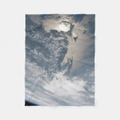 Sonnenschein im Wasser der Erde. Fleecedecke (Vorderseite)