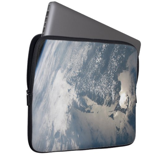 Sonnenschein im Wasser der Erde. Laptopschutzhülle (Vorne Rechts)