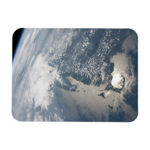 Sonnenschein im Wasser der Erde. Magnet