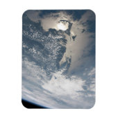 Sonnenschein im Wasser der Erde. Magnet (Vertikal)