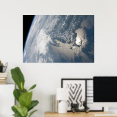 Sonnenschein im Wasser der Erde. Poster (Heimbüro)