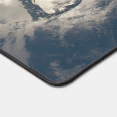 Sonnenschein im Wasser der Erde. Schreibtischunterlage (Ecke)