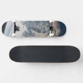 Sonnenschein im Wasser der Erde. Skateboard (Horizontal)