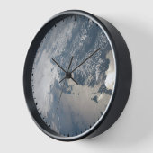 Sonnenschein im Wasser der Erde. Uhr (Winkel)