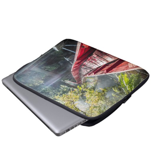 Sonnenschein in den Termas Geometrien, Conaripe, C Laptopschutzhülle (Vorne Knopf)