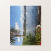 Sonnenschein in Schottland. Bucht mit Palmen und Y Puzzle (Vertikal)