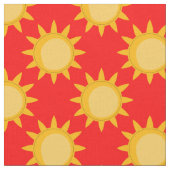 Sonnenschein-Sonnendesign auf Rot Stoff (Nahaufnahme)