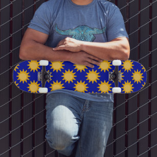 Sonnenschein-Sonnenmuster-Design auf Blau  Skateboard