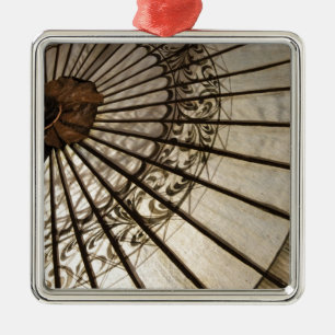 Sonnenschirm oder asiatischer Sonnenschirm Silbernes Ornament