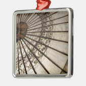 Sonnenschirm oder asiatischer Sonnenschirm Silbernes Ornament (Links)