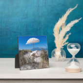 Sonnenschirm und Liegestühle am Strand Fotoplatte (InSitu)