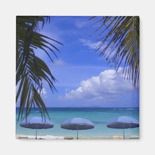 Sonnenschirme am Strand, St. Maarten, Karibik Magnet (Vorne)